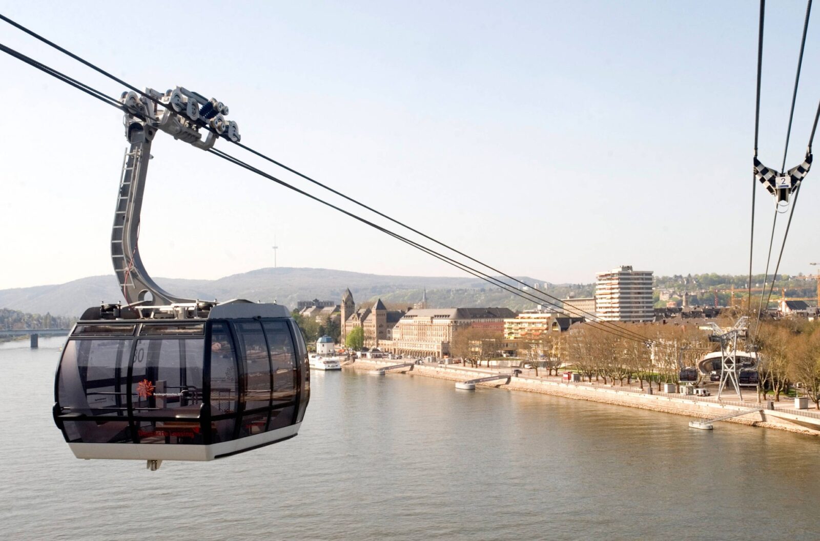 star-am-rhein-die-seilbahn-in
